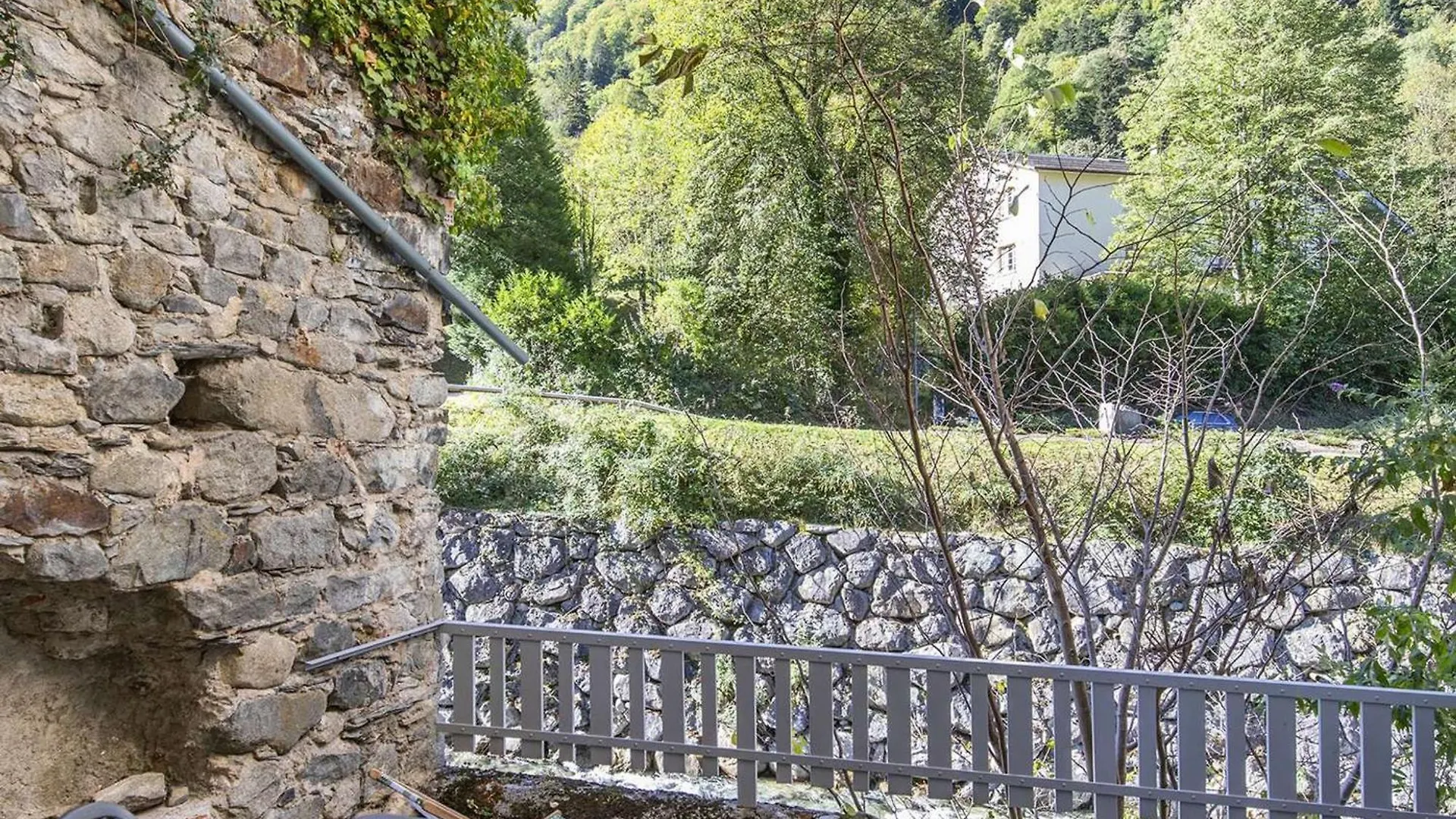 Maison Individuelle Avec Jardinet Et Salle De Jeux - Cauterets - Fr-1-401-271